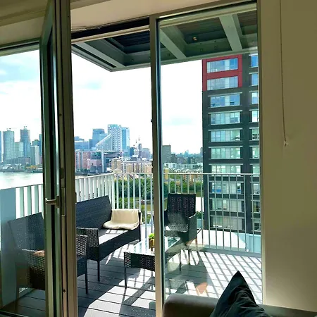Beautiful View To Canary Wharf , O2 Arena , Near By London Excel 3-Beds Exterior photo