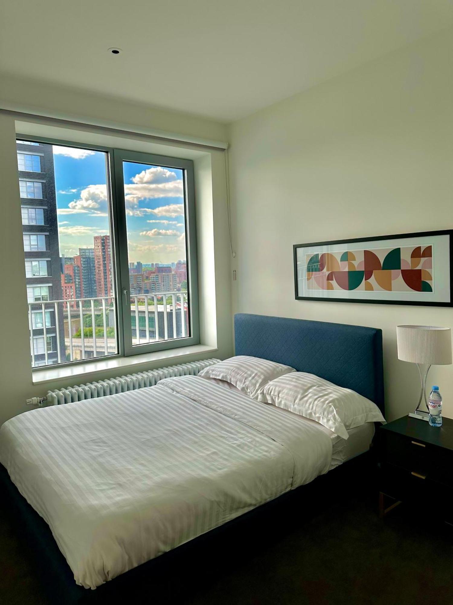 Beautiful View To Canary Wharf , O2 Arena , Near By Excel 3-beds Appartement Londres