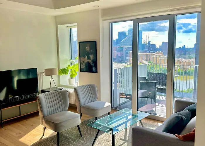 Beautiful View To Canary Wharf , O2 Arena , Near By London Excel 3-Beds